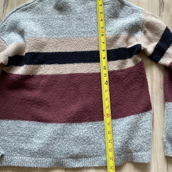 Item & Thread Striped Sweater. Size S - Picture 5 of 7